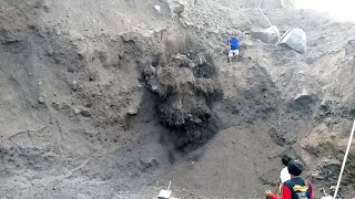THIS IS WHAT HAPPENS WHEN A HANGING SAND CLIFF LANDSLIDES, RIGHT
