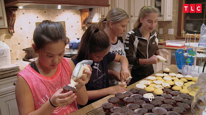 See How Chaotic Cupcake Decorating In The Gosselin House Can Be | Kate Plus 8