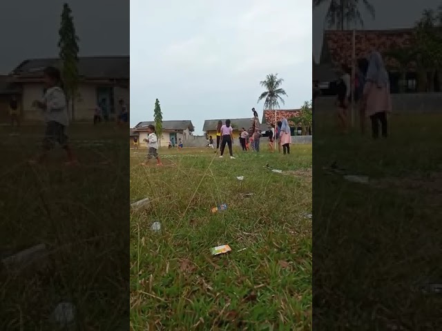 Keseruan pada lomba kasti.. class=