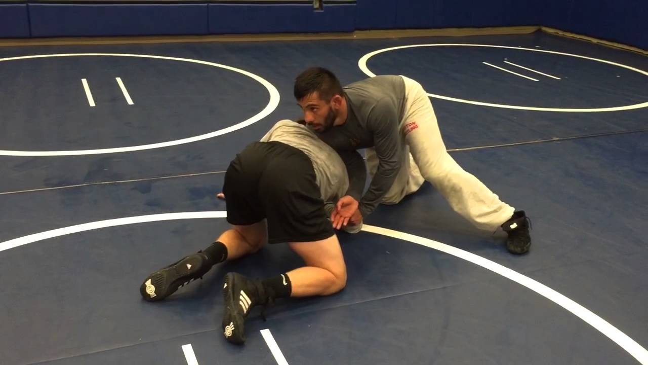 How to hit a kneeblock from the frontheadlock position YouTube