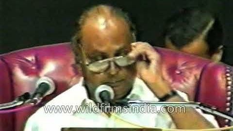 Dhirubhai Ambani thrills Reliance investors with bonus offer