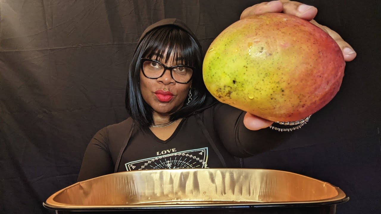 Queen 👑 gets passionate with her sweet Mango 🥭 after sour lemon 🍋 Asmr