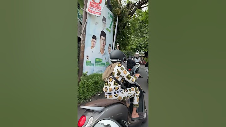 bulan ngebut naik motor