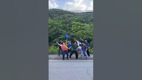 여행갔을때 친구들이랑 꼭 같이 춰야 하는 춤