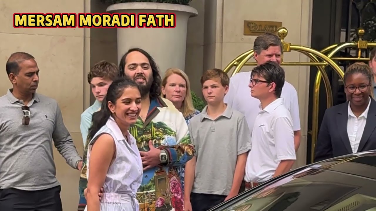 Семья Амбани выходит из своего отеля в Париже 31.07.2024