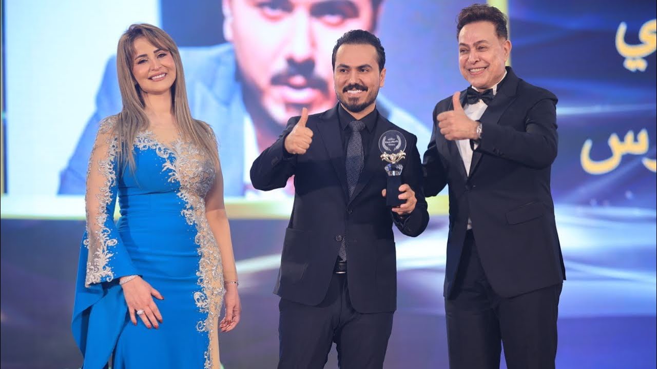 صعود الفنان المصري حكيم لتكريم نزار الفارس في مصر 🛑