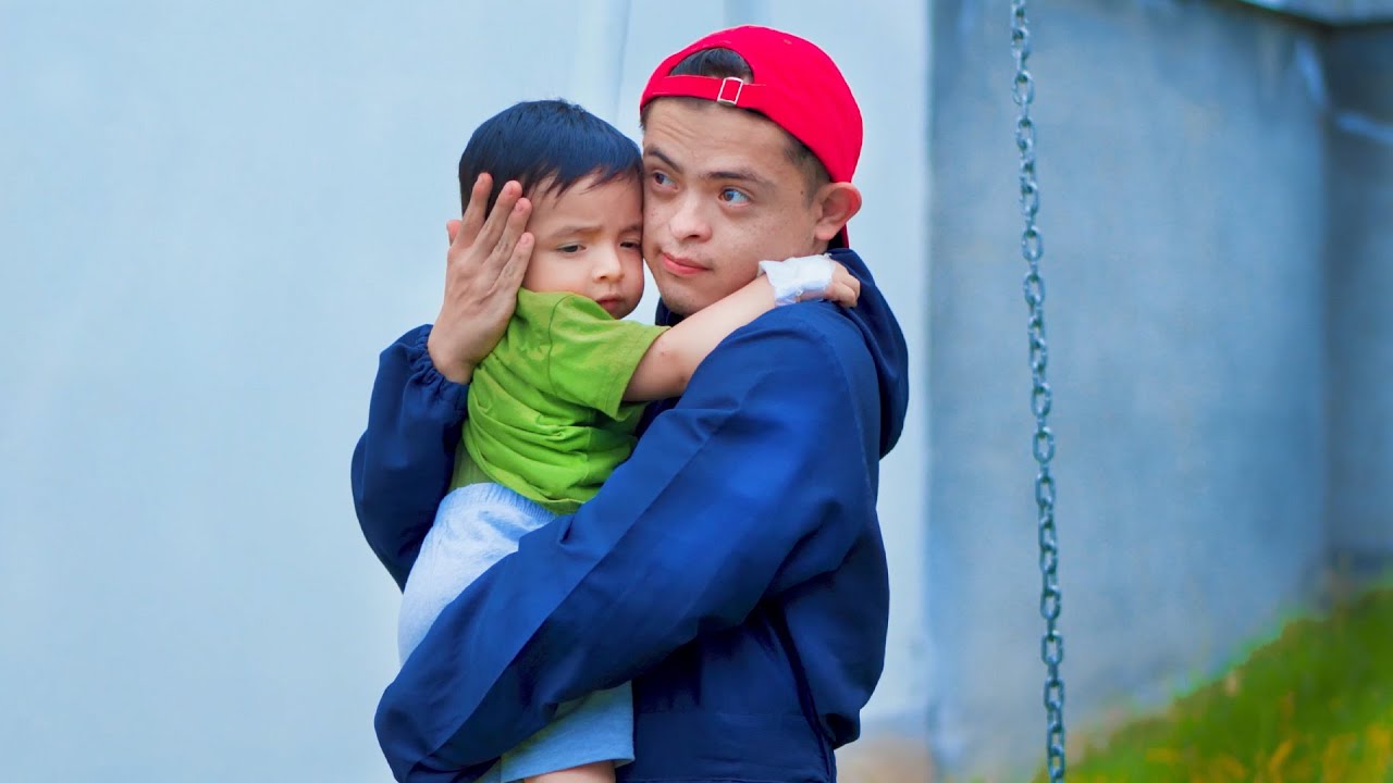 Joven especial salva a un bebé sin esperar nada a cambio, pero la vida le dio un gran regalo