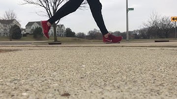 forefoot / midfoot strike in running - slow motion - profile - Kinected Therapy