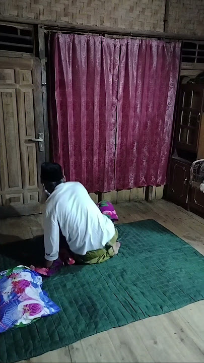 tengah malam jum'at kliwon saat tidur nyenyak di rumah pinggir kuburan