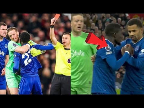 لقطة لم تسجلها الكاميرات صفع ادريسا غانا غاى لزميله مايكل كين فى مباراة ايفرتون ومانشستر يونايتد