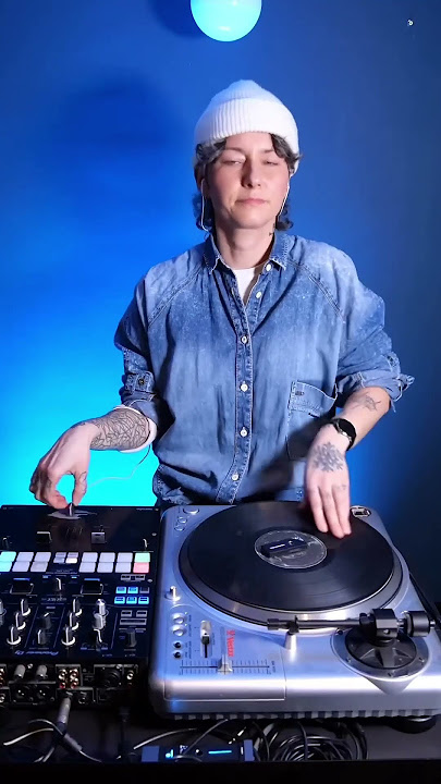 Poland’s 2018 @RedBull3Style champ @PraktycznaPaniDJ throws down some explosive cuts. 💥 #shorts