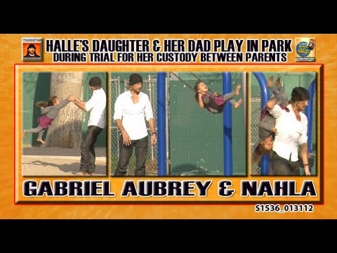 Gabriel Aubrey and Daughter Nahla Play in Park S1536