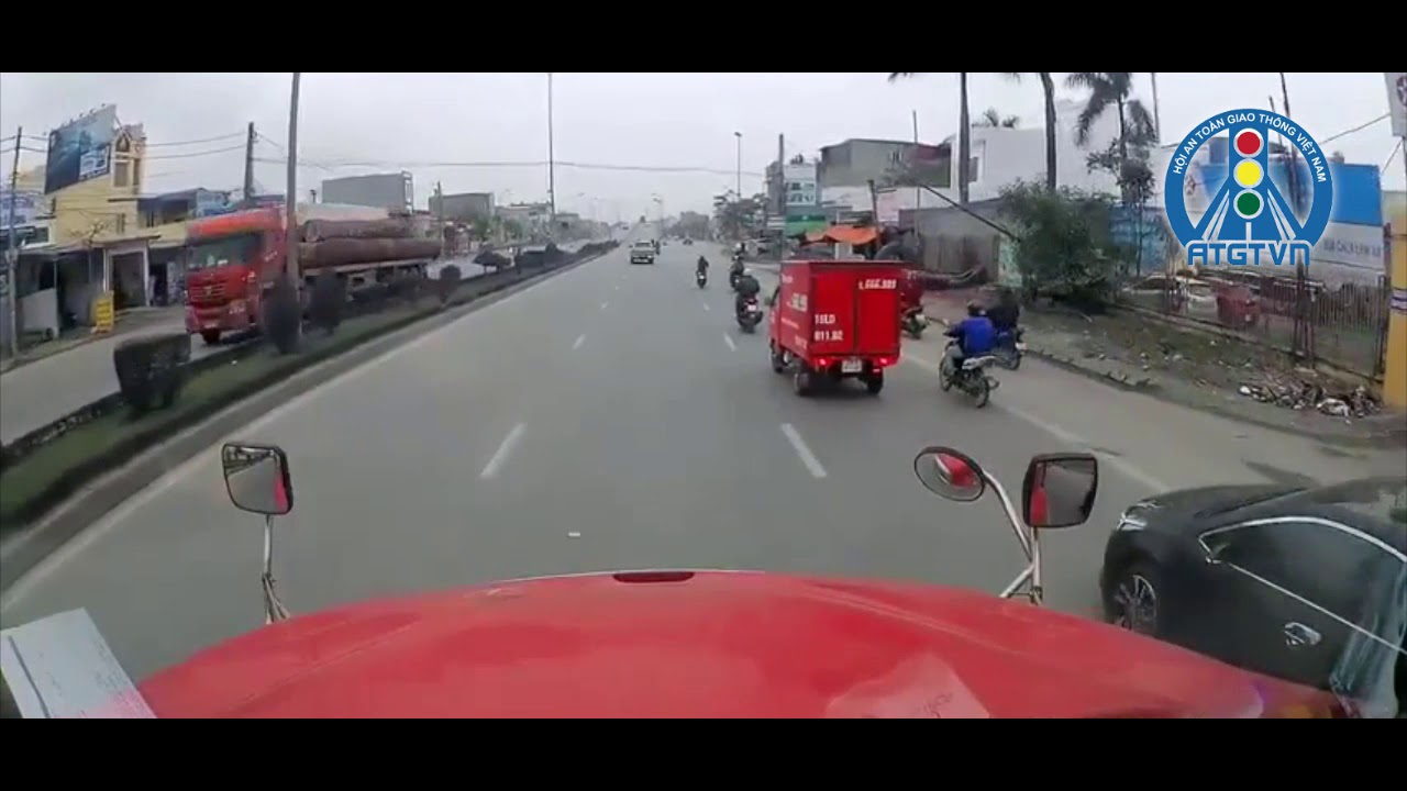 Pickup trucks are dangerous for container vehicles
