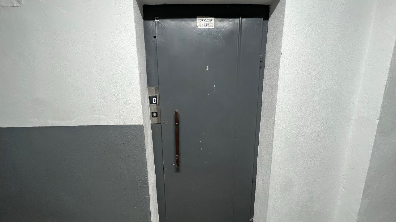 Nice Old Modernised IFMA Traction Elevator@Strada Pinilor Nr.2 Bl.41, Hunedoara, Romania