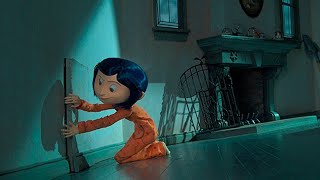 ملخص فيلم coraline ،  باب سري فيه عالم تاني خالص ، فيلم رعب 😨😱