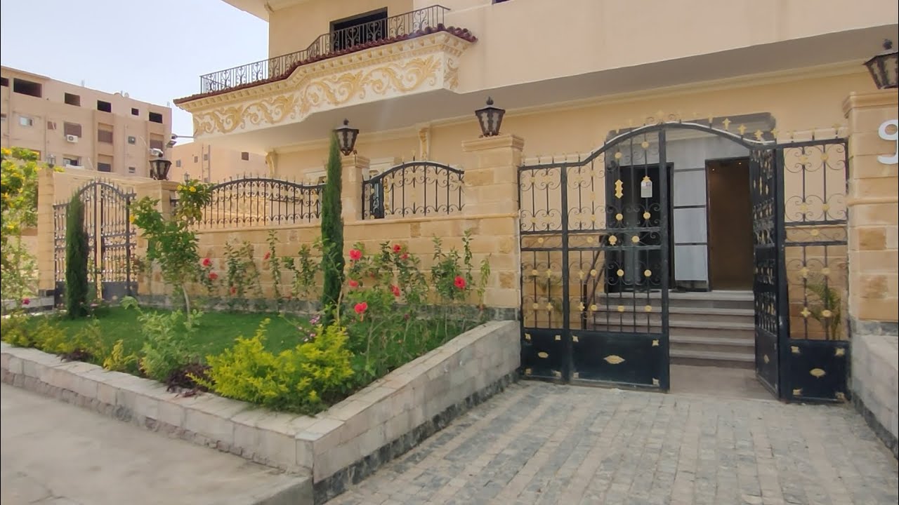 شقه متشطبه سوبر لوكس بمدينه الشروق - ارضي بحديقه و مدخل خاص - م التاسعه