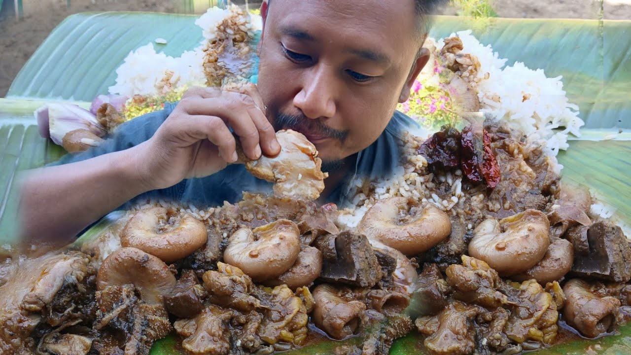 Delicious beef innards curry with 2 king chilli 🌶 😋 