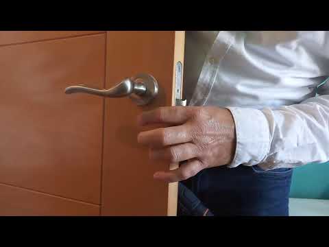 Video: Dispositivo de bloqueo de puerta interior con pestillo