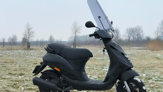 Jamarcol exhaust on piaggio zip - YouTube