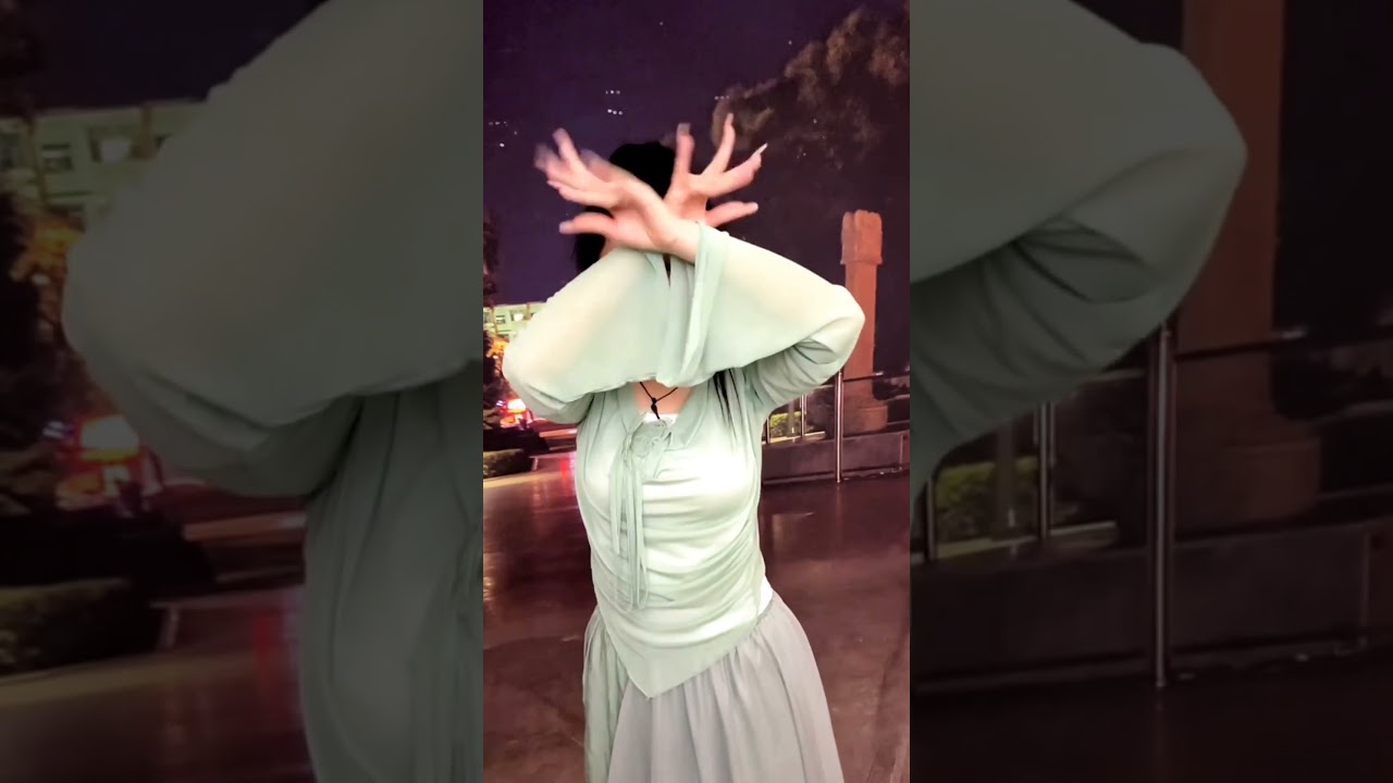 Choreographed Finger Dance Melody of 'Under the Moonlight, by the Phoenix Tail Bamboos'