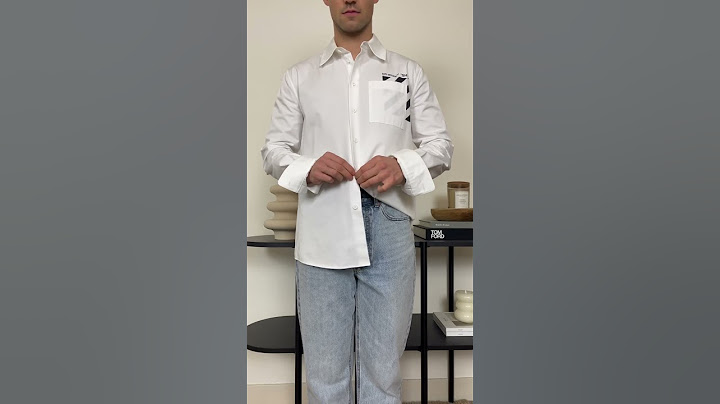 One side tuck-in method 👕 Guys this shirt hack is cool for Summer so SAVE FOR LATER ✌🏼 #fashion