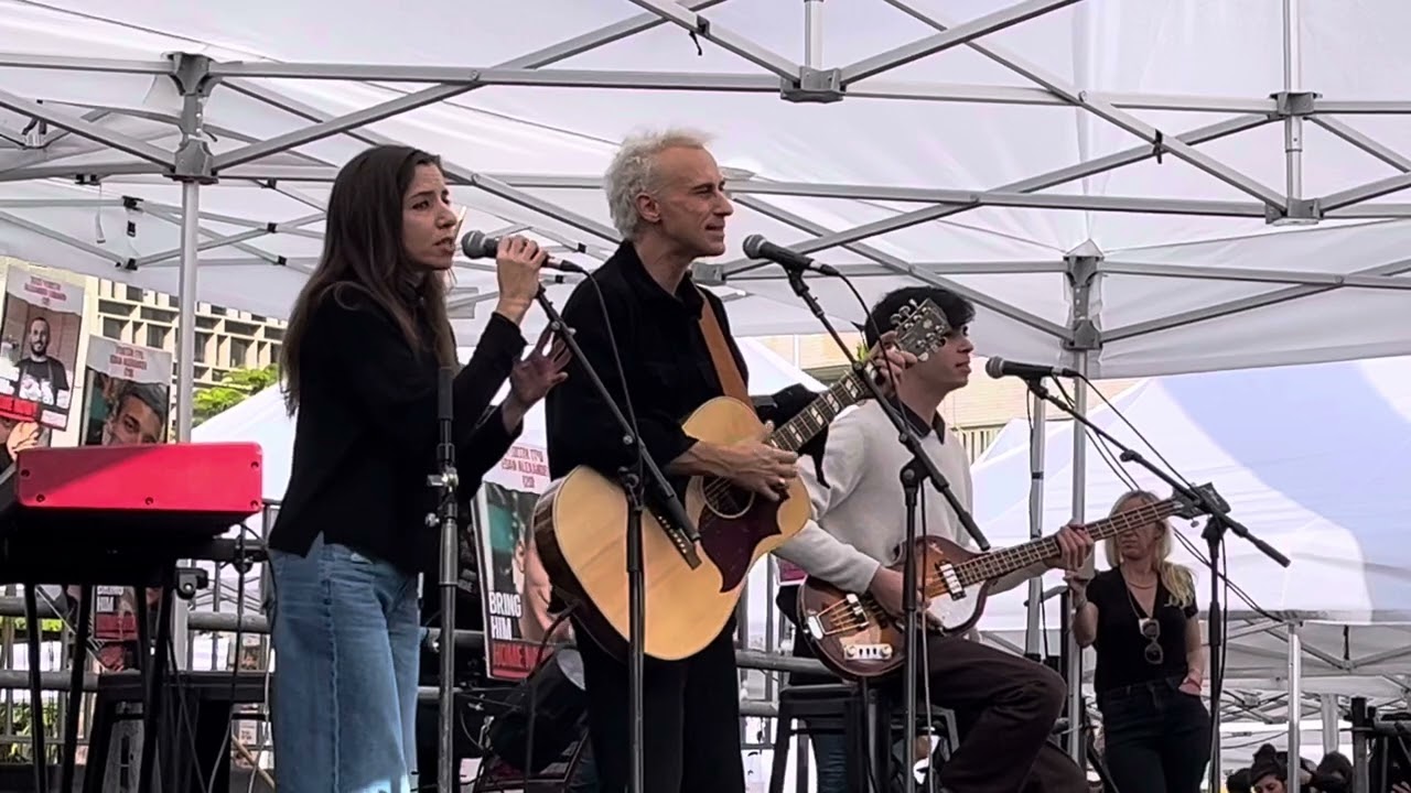 אסף אמדורסקי  |  זמר נוגה |  14.1.2024 כיכר החטופים תל אביב  |  עצרת 100 ימים שהם לא אתנו