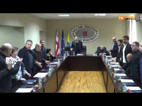 საკრებულოს წევრი თავმჯდომარეს: შე პიდარასტო!...