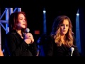 Capture de la vidéo Lisa Marie And Priscilla Presley At Conversations On Elvis - Elvis Week 2012