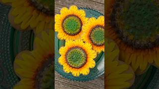 Sunflower cookies decorated with royal icing &amp; edible paint #cookiedesign #cookieart #relaxingvideo