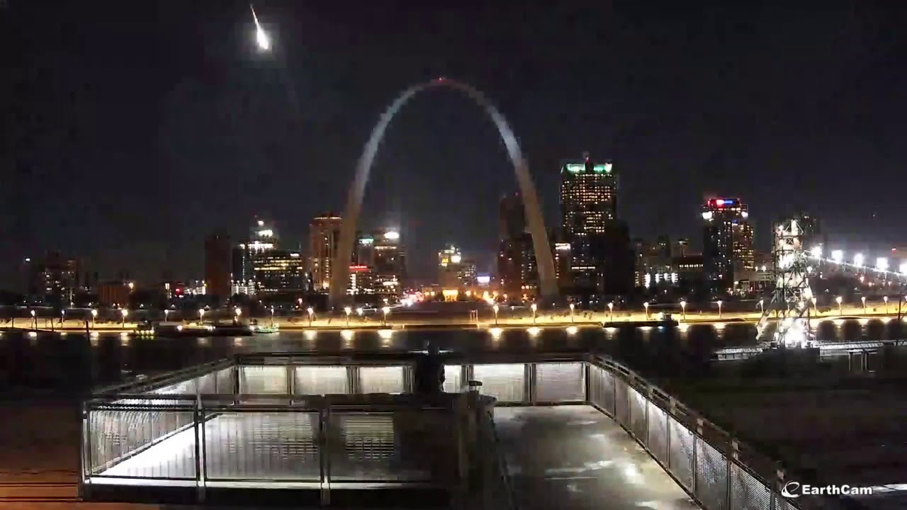 Meteor Falling Over St. Louis, Missouri (November 11, 2019)