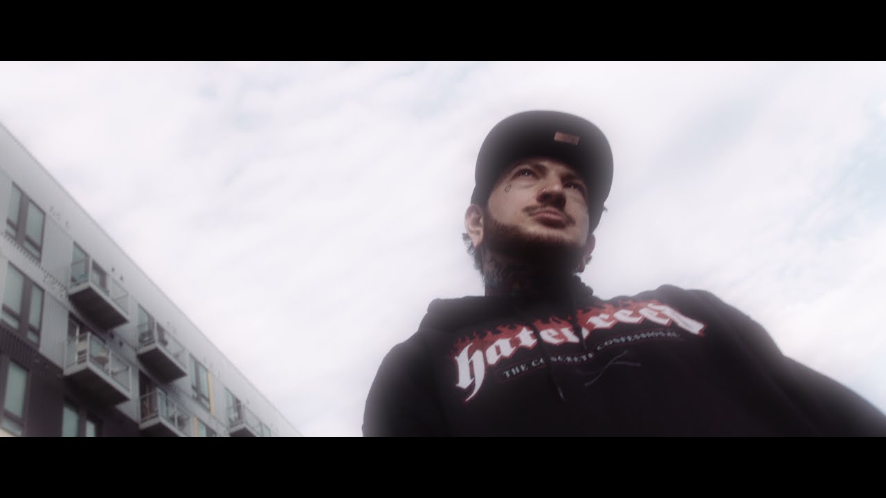 Dizasterpiece - Echo Chamber (Official Music Video) - Filmed by Bad Mantra auf YouTube ansehen Dizasterpiece - Echo Chamber (Official Music Video) - Filmed by Bad Mantra auf YouTube ansehen