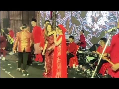 Putri Nia Rani Ridwan Faul ical menyanyi acara Pernikahan di Dondang