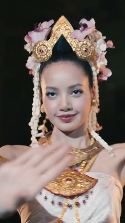 Lisa Thai Dancing - The White Lotus S3 #lisa  #thewhitelotus