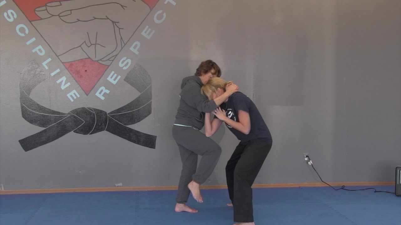 Blocking the Knee Drive self defense flashlight