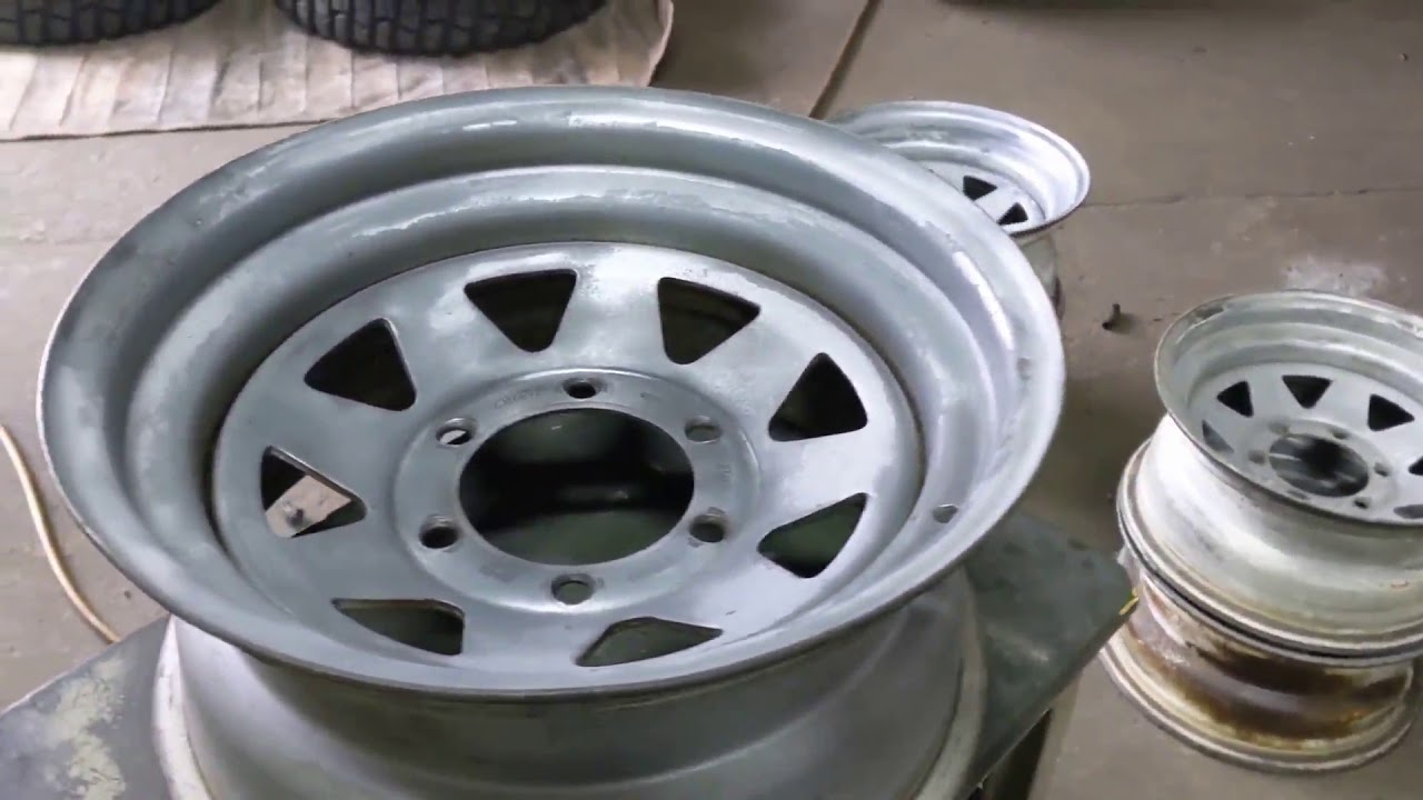 DIY Raptor bed liner wheel painting (metallic base) - YouTube