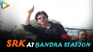 Shah Rukh Khan causes FAN FRENZY at Bandra Railway Station