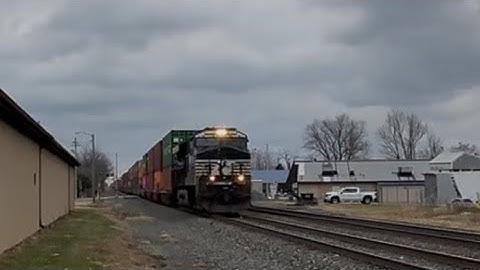 Not a very great video but westbound NS intermodal 277 with a central of ga as a DPU 