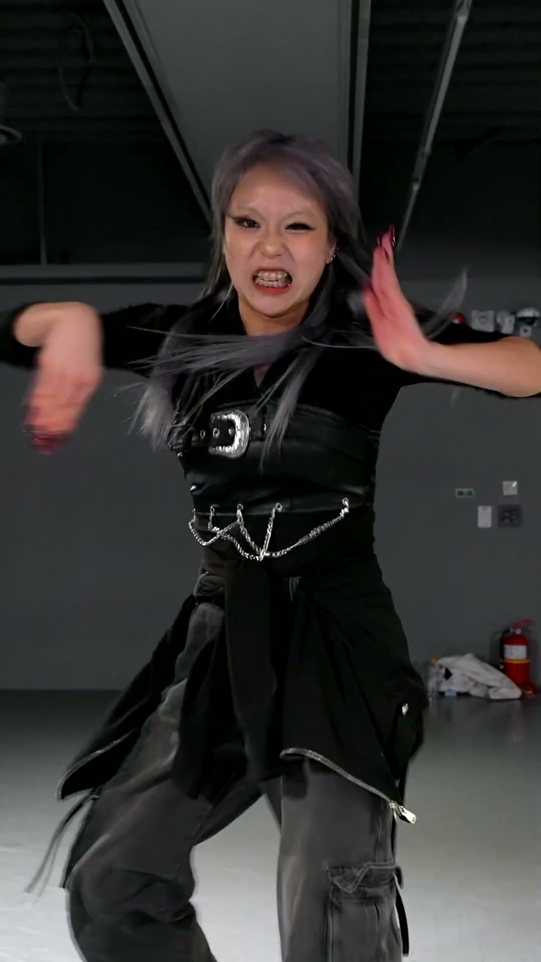 hands with a life of their own?? #hyeyeon #choreography