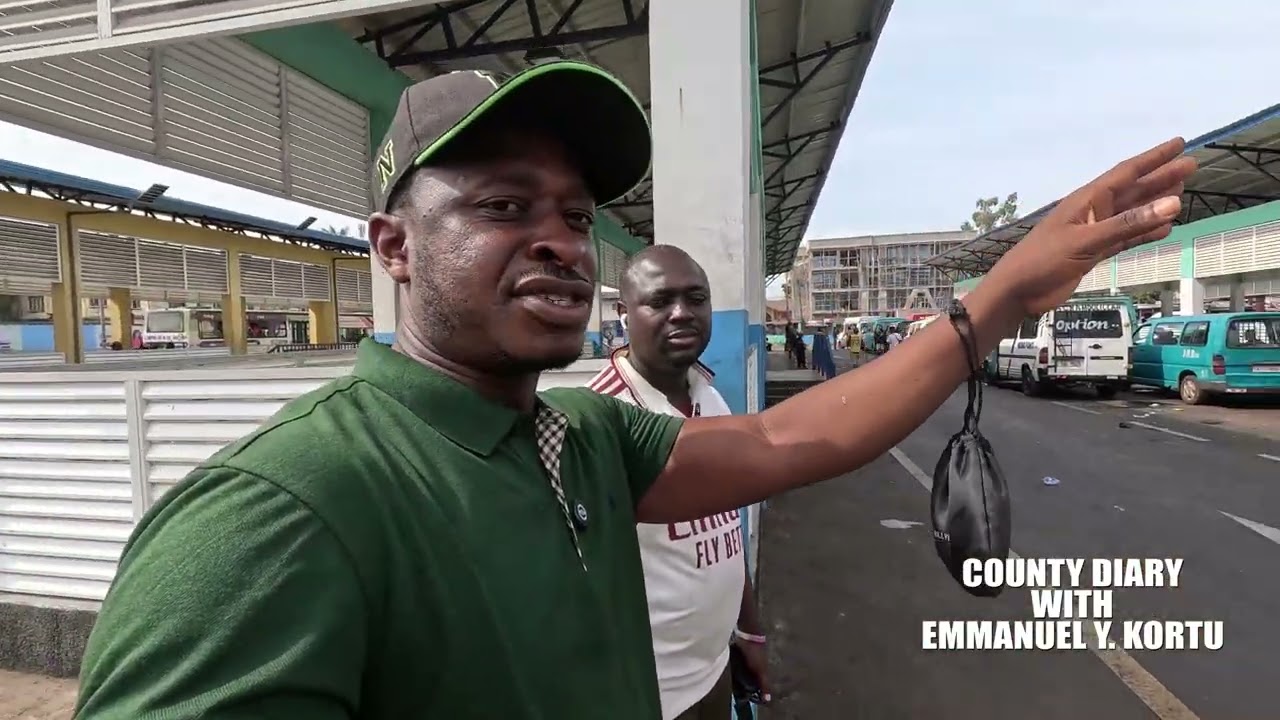 Это самый организованный автобусный терминал во Фритауне, Сьерра-Леоне, Западная Африка.