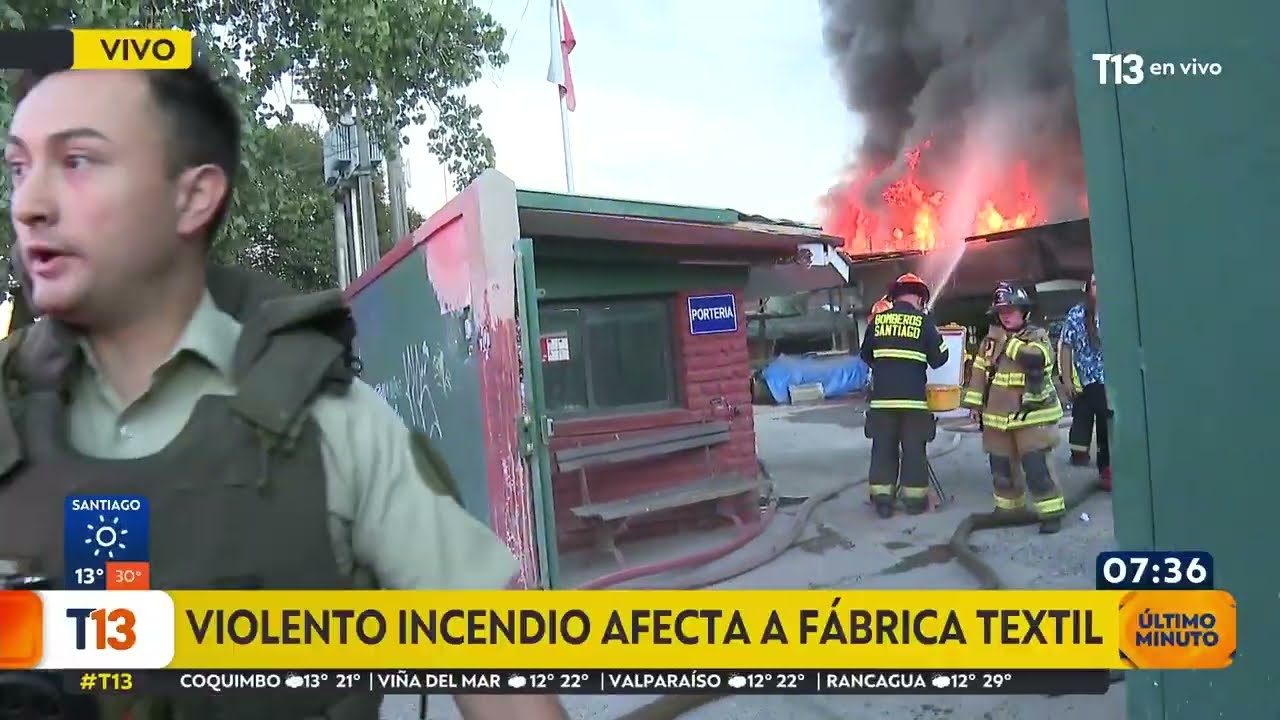 Reportan gran incendio en fábrica de telas en la comuna de Independencia