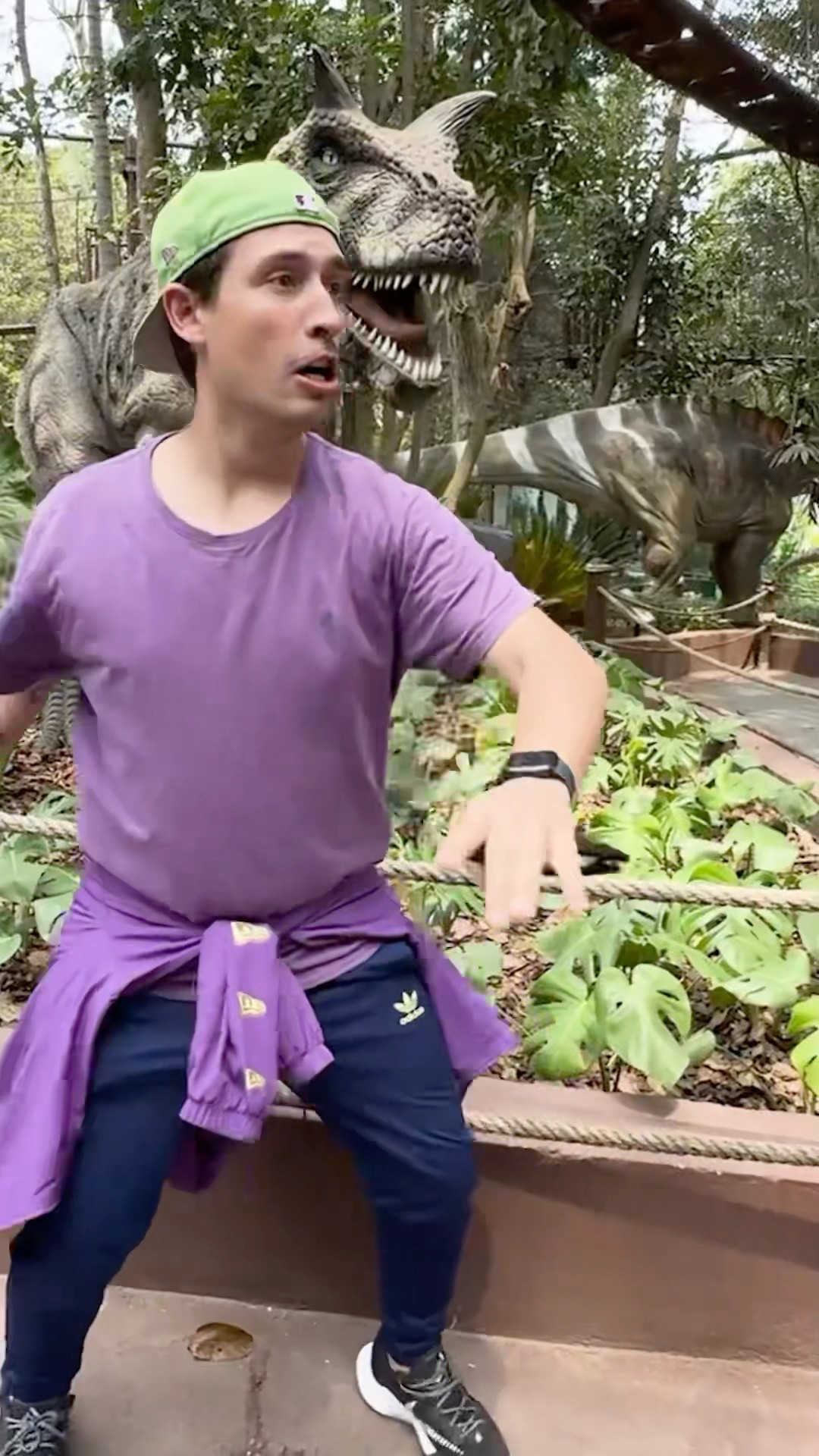 DINOSSAURO ME ENGOLIU #shorts