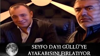 Seyfo Dayı Güllü Erhan'a ayakkabısını fırlatıyor - Kurtlar Vadisi 39. Resimi