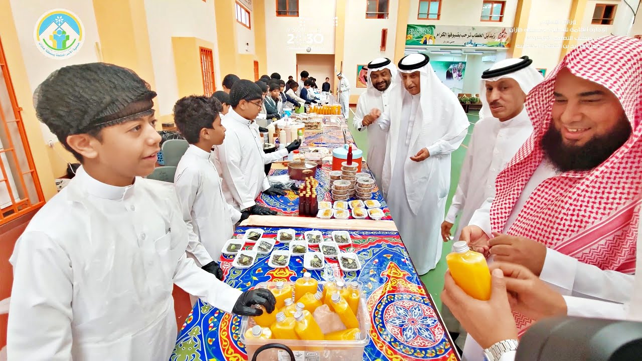 سوق التاجر الصغير بمدرسة زيد بن الخطاب للعام 1444هـ