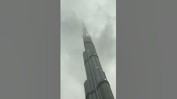 Lightning strikes at the tallest building in the world