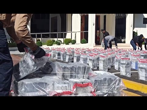 Authorities in Dominican Republic celebrate seizure of record 9.5 tons of drugs