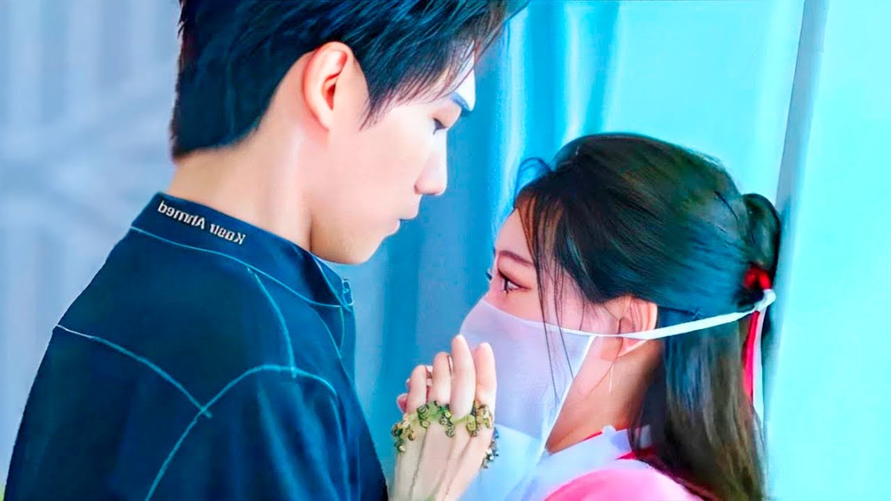 Se Disfraza de Chico para Conseguir Trabajo, pero Cuando su Jefe se Entera Le Hace la Vida Imposible