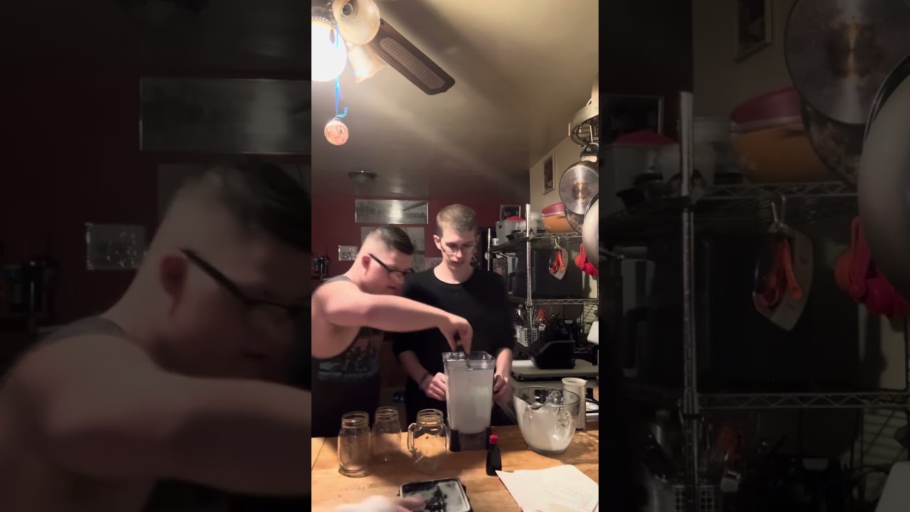 Заставляю братьев трястись от восторга