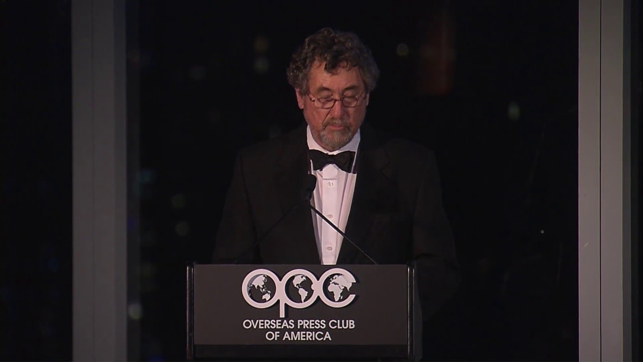 Marcus Mabry Presents the OPC President’s Award to David Fanning