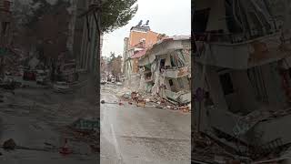 Binadan 11 Aile Tahliye Edildikten Sonra Yıkıldı Ş