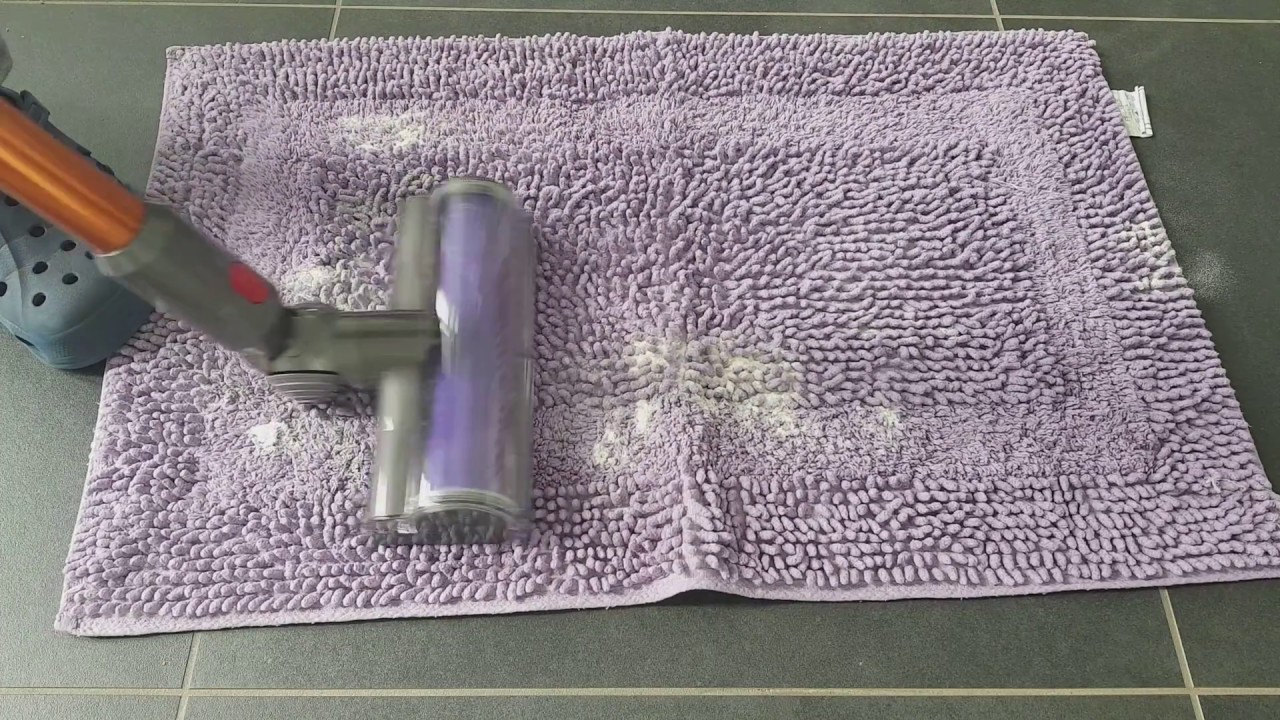 Dyson Cyclone V10 Absolute Prova Aspirazione di Farina su Tappeto con  frange corte - YouTube